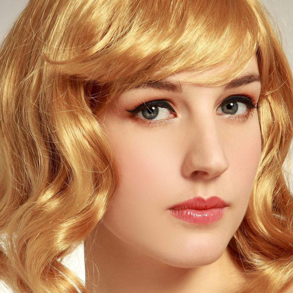 Очень Красивая Девушка С Золотыми Волосами Фото