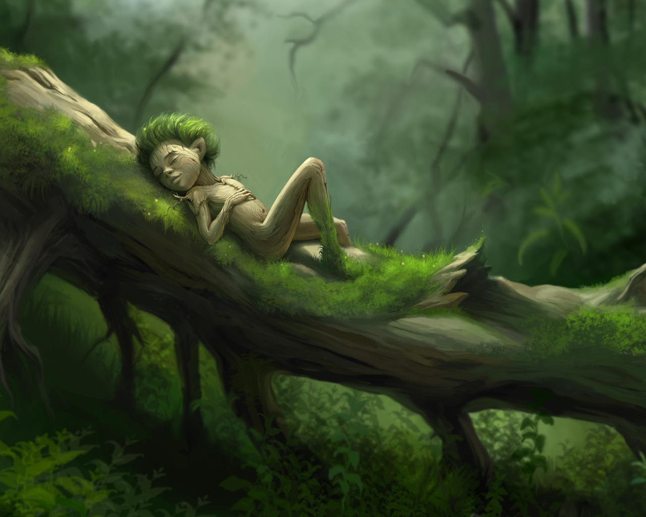 Обнаженная прелестница лежит на поваленном дереве в лесу