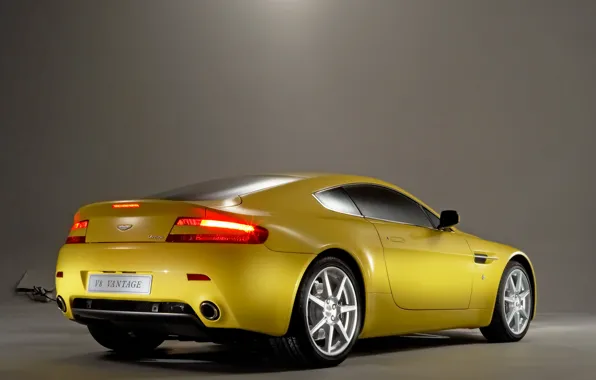 Картинка желтый, Aston Martin, Vantage