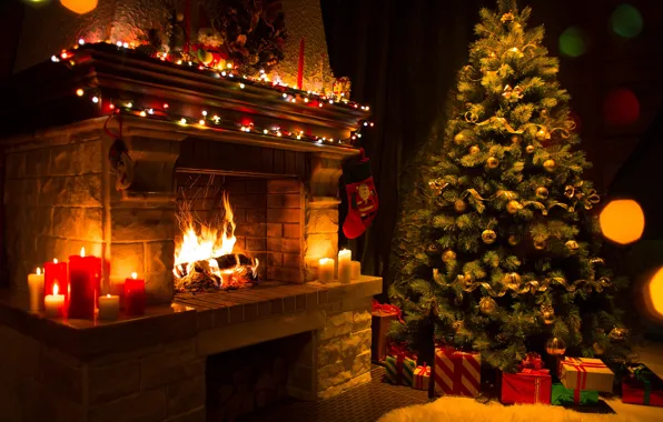 Картинка огонь, елка, свечи, Рождество, подарки, Новый год, плямя, ёлка, камин, гирлянды
