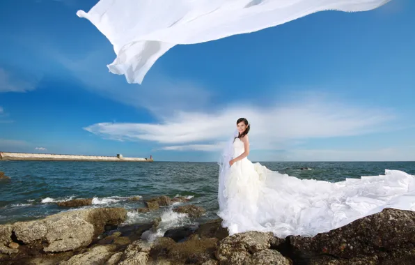 Картинка море, волны, небо, девушка, облака, камни, белое, азиатка, свадебное платье