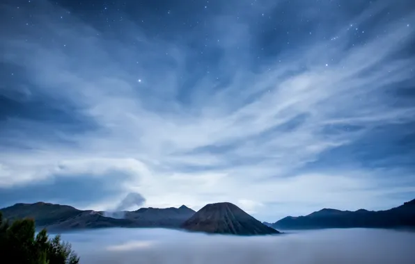 Картинка море, небо, звезды, облака, ночь, остров, вулкан, Индонезия, Ява