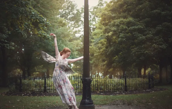 Картинка девушка, поза, парк, настроение, крылья, столб, платье, Caroline Sheehan