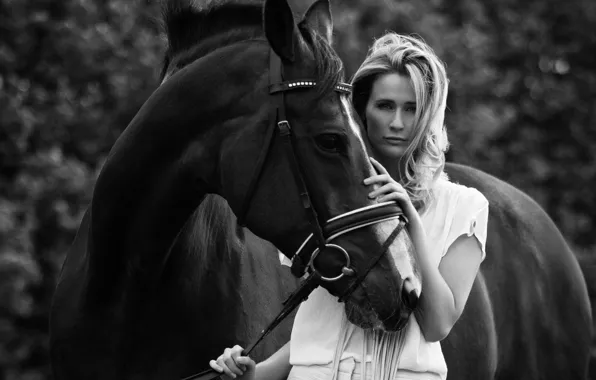 Картинка девушка, фото, животное, конь, модель, лошадь, черно-белое