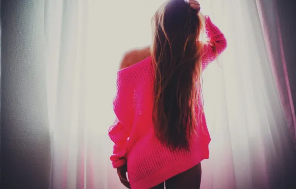 Картинка девушка, свет, розовый, волосы, окно, занавески, стоит, свитер