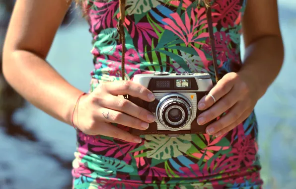 Картинка камера, руки, кольцо, фотоаппарат, объектив