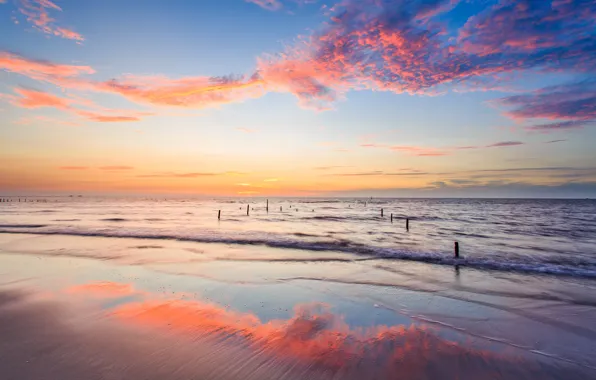 Картинка песок, небо, облака, отражение, рассвет, берег, побережье, утро, залив, опоры, Тайвань, КНР
