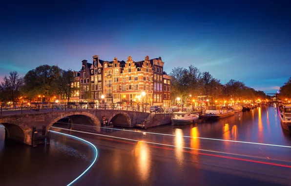 Картинка свет, деревья, мост, город, огни, река, лодки, вечер, выдержка, освещение, Амстердам, фонари, канал, Нидерланды, Amsterdam, …