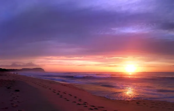 Картинка песок, пляж, небо, солнце, облака, закат, следы, люди, океан, берег, побережье, вечер, Австралия, прибой, прогулка, …