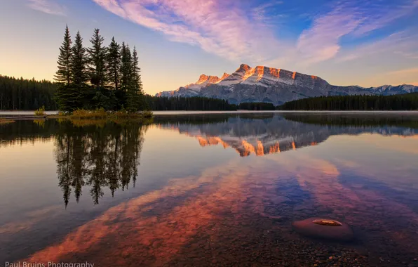 Картинка лес, небо, облака, отражения, закат, горы, озеро, вечер, Канада, Национальный парк Банф, Jack Lake