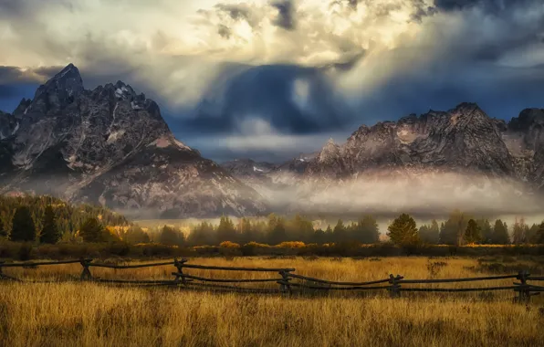 Картинка поле, облака, деревья, горы, туман, забор, буря, долина, солнечного света