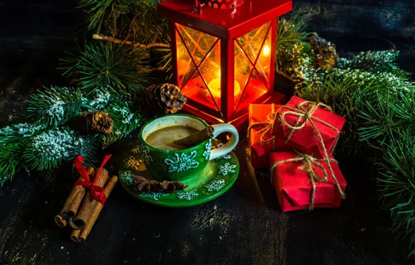 Картинка ветки, праздник, новый год, кофе, рождество, ель, фонарь, чашка, подарки, ёлка, корица, шишки, сосна, специи, …