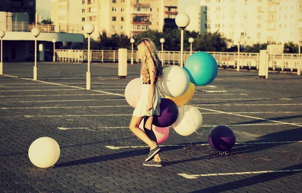 Картинка лето, девушка, шарики, город, парк, воздушные шары, фон, обои, улица, настроения, платье, площадь, wallpaper, широкоформатные, …