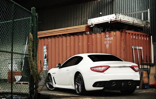 Картинка Maserati, white, fence, back, Granturismo, Stradale