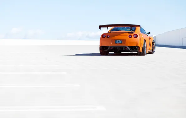 Картинка небо, оранжевый, парковка, Nissan, GT-R, ниссан, rear, orange, R35