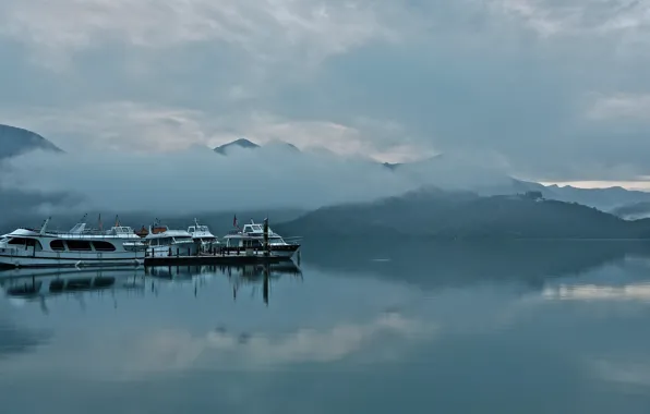 Картинка облака, горы, туман, лодки, залив