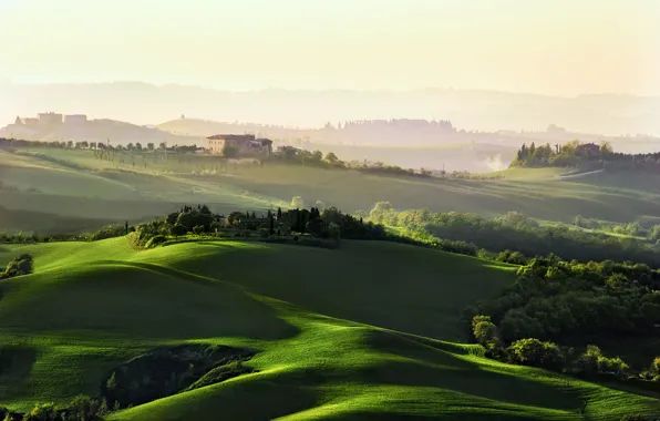 Картинка деревья, рассвет, холмы, поля, дома, утро, Италия, дымка, Тоскана