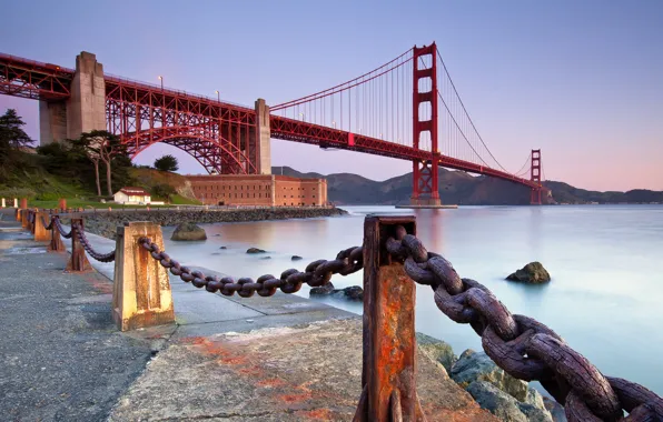 Картинка мост, город, пролив, камни, вечер, ограда, Калифорния, Сан-Франциско, Золотые Ворота, USA, США, Golden Gate Bridge, …