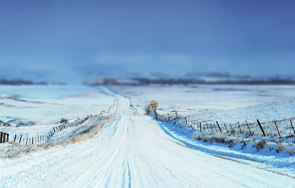 Картинка зима, дорога, небо, трава, снег, пейзаж, природа, знак, фокус, grass, road, sky, landscape, nature, sign, …