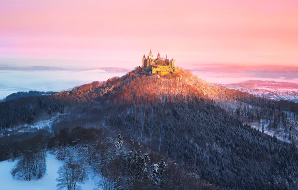 Картинка свет, туман, утро, Германия, Burg Hohenzollern, замок-крепость, земля Баден-Вюртемберг, Замок Гогенцоллерн, вершина горы Гогенцоллерн
