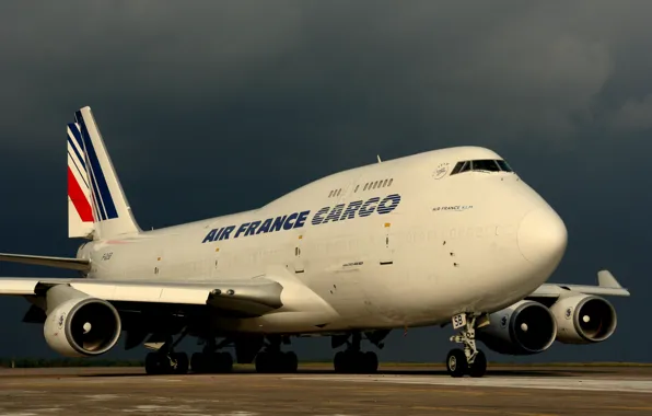 Картинка небо, тучи, Boeing, аэродром, ВПП, 747-400, авиакомпания Air France