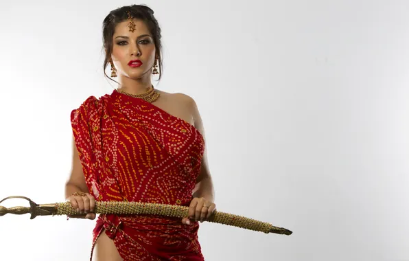 Картинка модель, меч, актриса, брюнетка, Sunny Leone