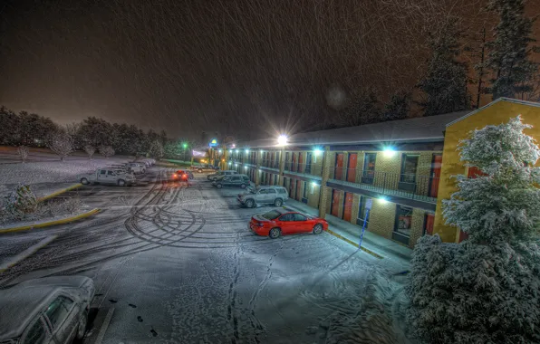 Картинка снег, следы, вечер, стоянка, отель, автомобили