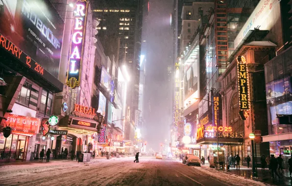 Картинка зима, дорога, машины, ночь, город, огни, люди, улица, здания, Нью-Йорк, небоскребы, вывески, USA, Манхэттен, Manhattan, …