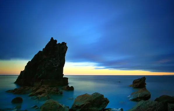 Картинка море, небо, облака, камни, скалы, вечер