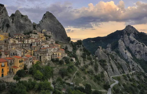 Картинка дорога, горы, скалы, дома, Италия, Кастельмедзано, Кастельмеццано