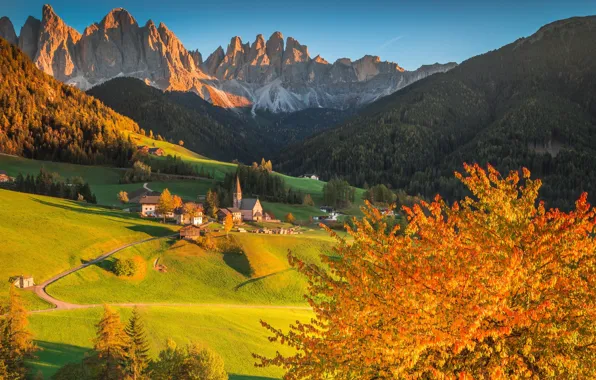 Картинка осень, лес, деревья, закат, горы, дома, Италия, церковь, Доломитовые Альпы