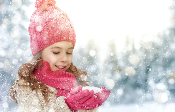 Картинка зима, снег, шапка, ребенок, руки, Girl, девочка, маленькая, winter, snow, child