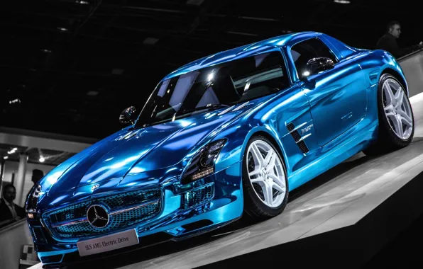 Картинка синий, Мерседес, Mercedes, Benz, AMG, SLS, blue, electric, амг, drive, слс, на подиуме