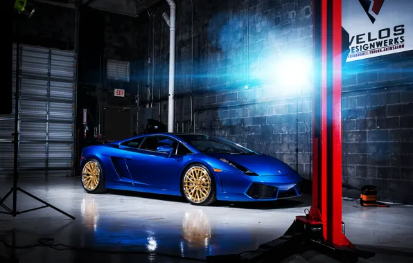 Картинка свет, Lamborghini, бокс, Gallardo, блик, синяя, ламборджини, blue, ламборгини, галлардо, подъёмник