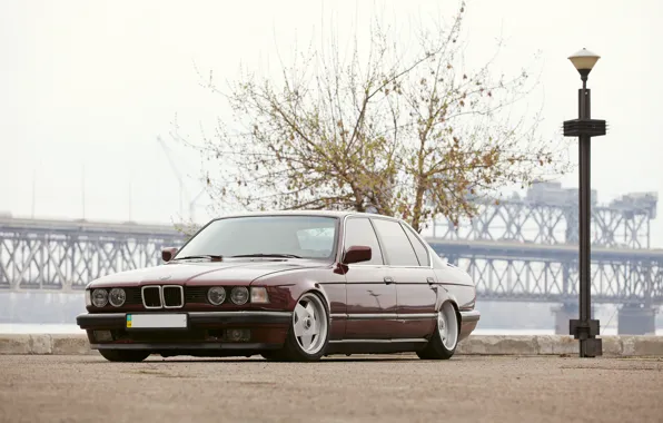 Картинка BMW, темно-красная, E32