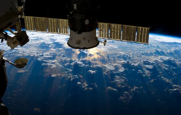 Картинка космос, облака, океан, земля, планета, свечение, орбита, space, МКС, ISS, модуль