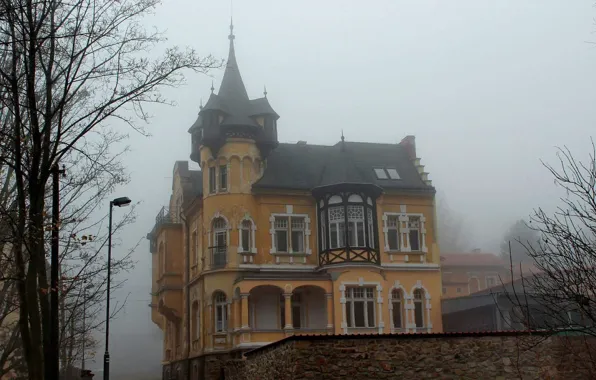 Картинка осень, город, туман, дом