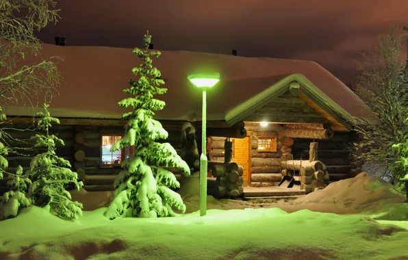 Картинка зима, свет, снег, деревья, ночь, ель, фонарь, домик, крыльцо, Финляндия, Лапландия