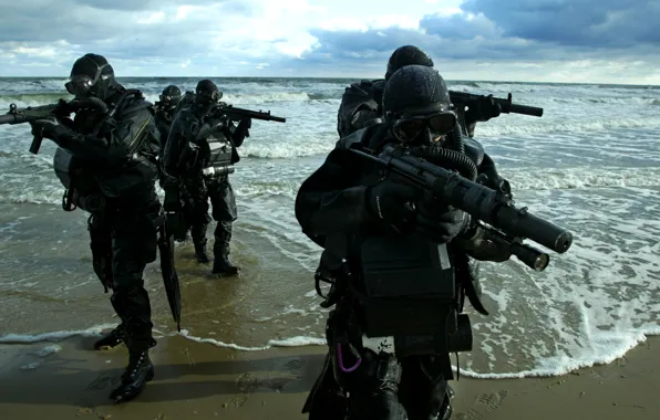 Картинка море, берег, боевые, автоматы, Морской спецназ, пловцы