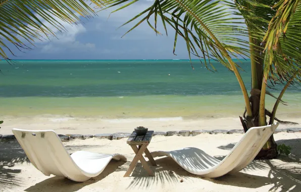 Картинка море, пальма, отдых, столик, лежаки