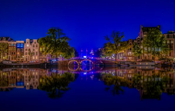 Картинка мост, отражение, река, здания, Амстердам, Нидерланды, ночной город, Amsterdam, Netherlands, Amstel River, река Амстел