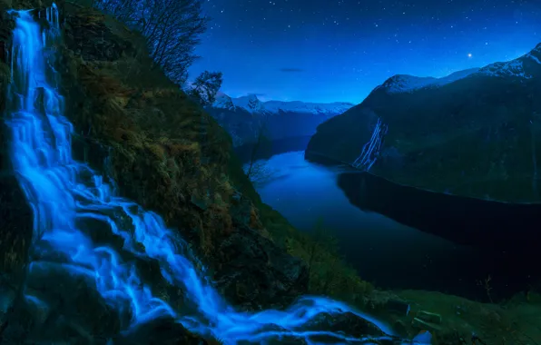 Картинка звезды, горы, ночь, река, Норвегия, домики, водопады, фъорд