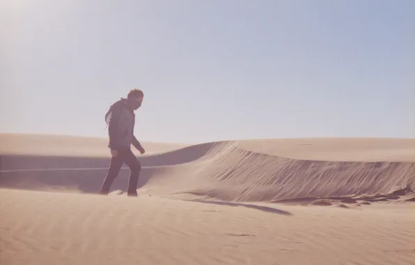 Картинка desert, man, sand, wind, sunny, dry