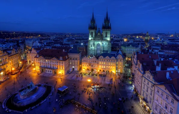Картинка свет, город, люди, здания, дороги, вечер, крыши, Прага, Чехия, фонари, архитектура, улицы, Prague, Czech, Республика, …
