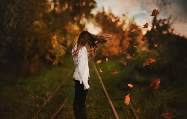 Картинка осень, листья, девушка, ветер, волосы, боке