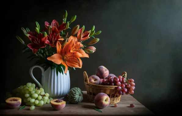 Картинка листья, цветы, ягоды, лилии, виноград, кувшин, фрукты, натюрморт, корзинка, персики, still life, артишок