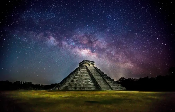 Картинка небо, звезды, ночь, город, Мексика, пирамида, фотограф, млечный путь, Райан Смит, Кукулькан, Кетцалькоатль, Чичен-Ица