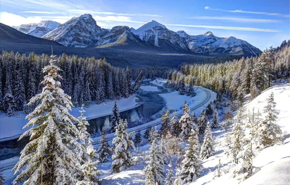 Картинка зима, лес, солнце, снег, деревья, горы, река, Канада, железная дорога, Banff National Park, Bow River