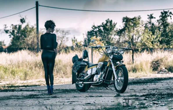Картинка девушка, вид, ножки, motorcycle