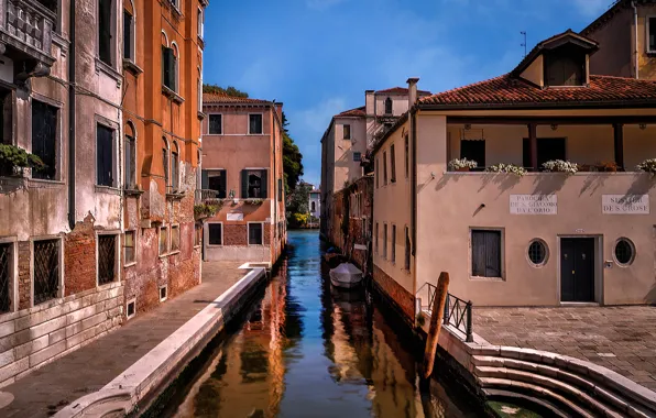 Картинка небо, лодка, дома, утро, Италия, Венеция, канал, ступени, тротуар